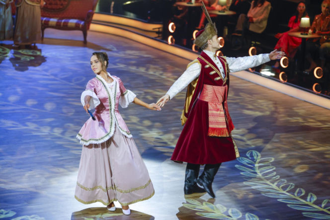 Blanka wpadła na studniówkę. W takim stroju wystąpiła. Odpowiednio do okazji?