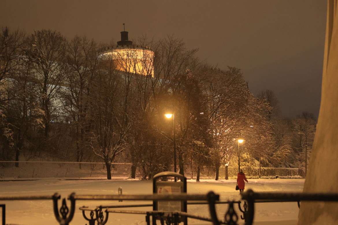 Śnieżny Lublin wieczorową porą