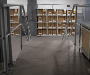 Schron powstaje w metrze. Tysiące łóżek, koców i śpiworów!