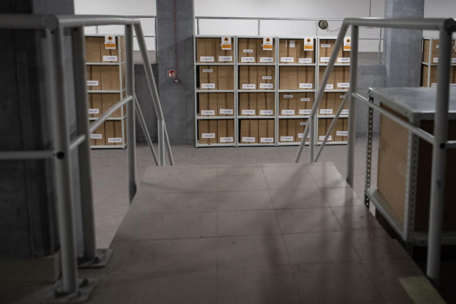 Schron powstaje w metrze. Tysiące łóżek, koców i śpiworów!