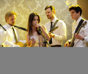 Powiedz TAK! odc. 2. Wiktor (Paweł Domagała), Bartek (Nikodem Rozbicki), Justyna (Agnieszka Więdłocha)