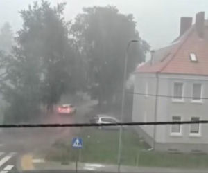 Gradobicie na Mazurach. Kule lodu wielkości pięści niszczyły dachy i samochody!
