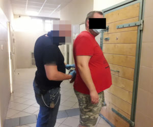 Skatowali klienta hostelu 