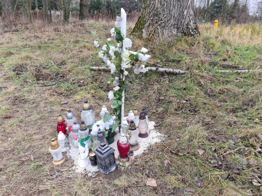 Tutaj zginęła 16-letnia Paulinka. Krzyż w Makowisku przypomina o strasznej tragedii [GALERIA]