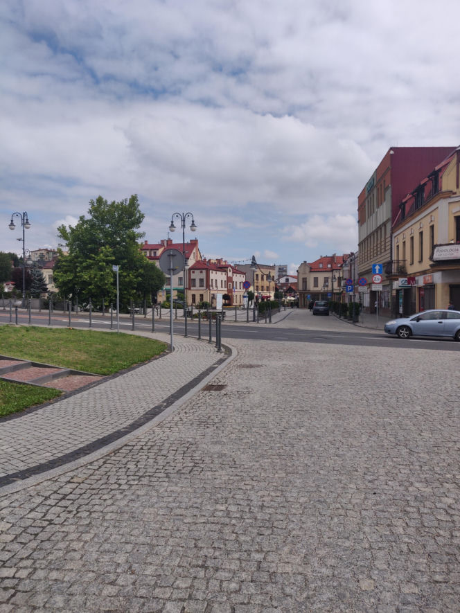 To jedno z najpiękniejszych miast w Małopolsce. W PRL-u zostało przeniesione przez Gierka na Śląsk