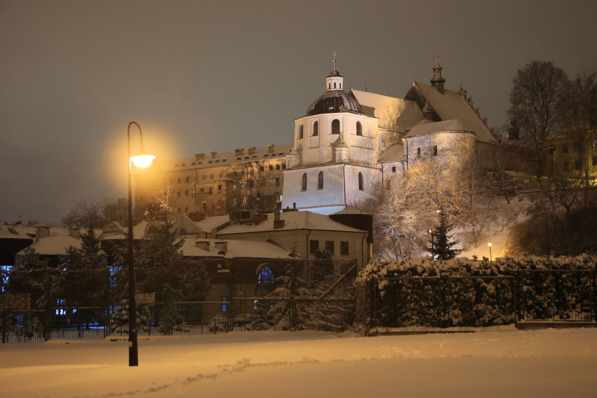Śnieżny Lublin wieczorową porą