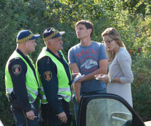 Małgorzata Socha rozjechała trawnik i dostała mandat