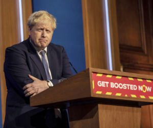 Winne piątki w siedzibie premiera Wielkiej Brytanii. Boris Johnson znienawidzony. Odejdzie?