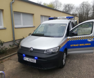 Samochód eko patrolu Straży Miejskiej w Lesznie