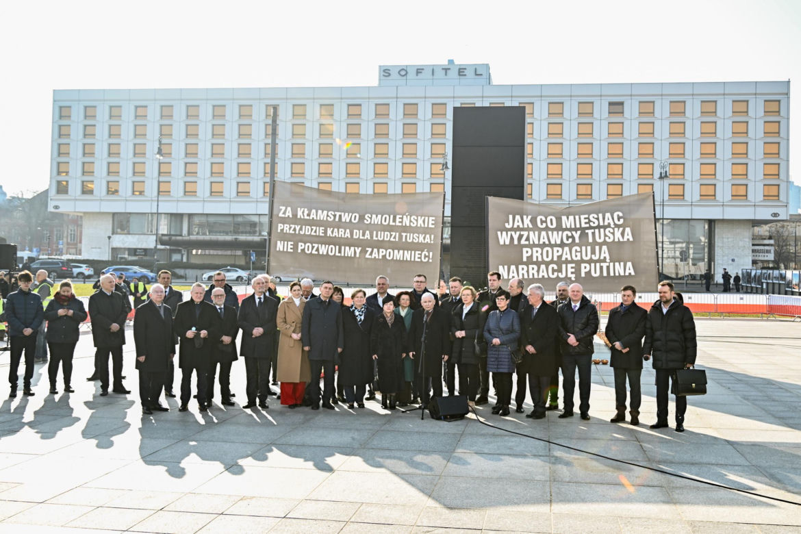 Miesięcznica Smoleńska w cieniu oskarżeń. Kaczyński zapowiada rozliczenia