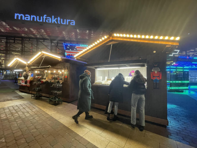 Pokémony, różowe gofry i zaskakujące różnice w cenach. Porównaliśmy łódzkie jarmarki