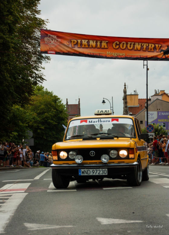 Piknik Country i Folk 2025. Tysiące fanów muzyki przyjechały do Mrągowa na kultowy festiwal