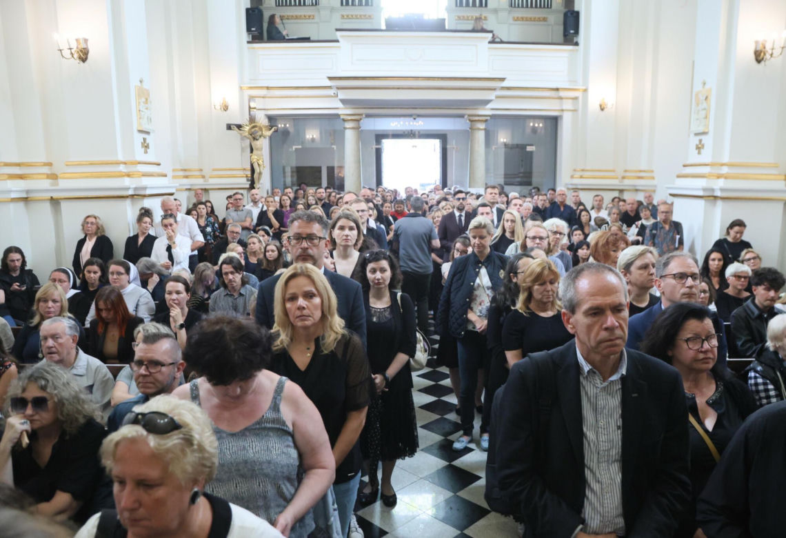 Pogrzeb Joanny Kołaczkowskiej. Tłumy żegnają wybitną artystkę kabaretową
