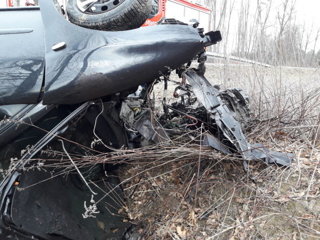 To cud, że kierowca przeżył ten wypadek! KOSZMARNE dachowanie w Starym Sączu