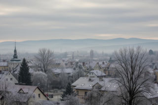 Jelenia Góra, 03.12.2025: Zobacz, co dzieje się za oknem! Noc zapowiada mroźną niespodziankę.