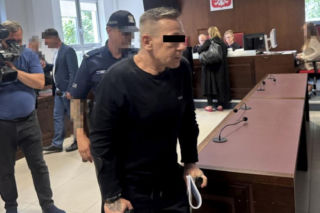Krwawa bójka przed pizzerią. W ruch poszła broń, maczety i koktajle Mołotowa
