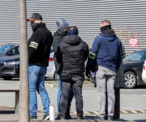 Strzały w łódzkiej fabryce, 400 osób ewakuowanych. Trwa obława