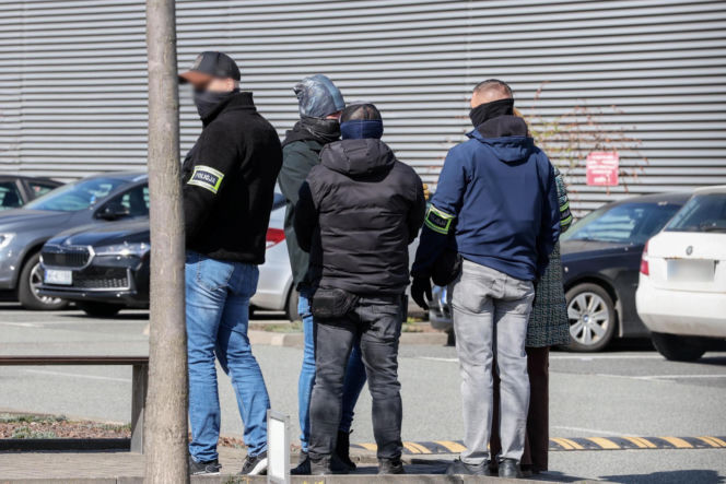 Strzały w łódzkiej fabryce, 400 osób ewakuowanych. Trwa obława