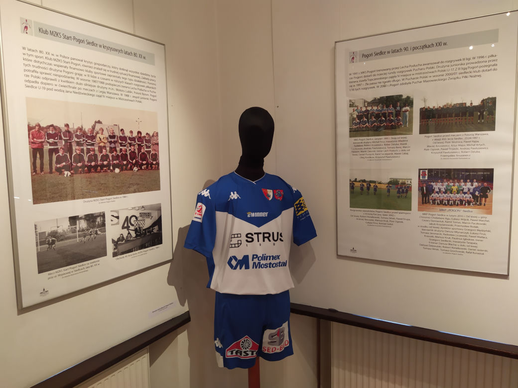 Zdjęcia z otwarcia wystawy o historii piłki nożnej w siedleckim Muzeum Regionalnym