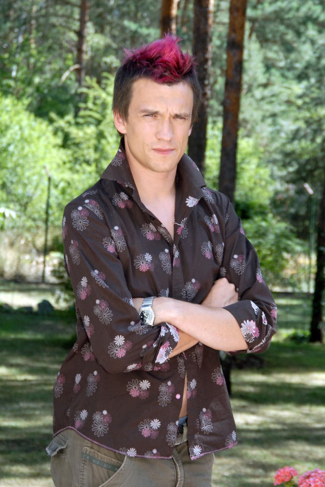 Michał Czernecki z różowym irokezem! Tak aktor wyglądał 20 lat temu