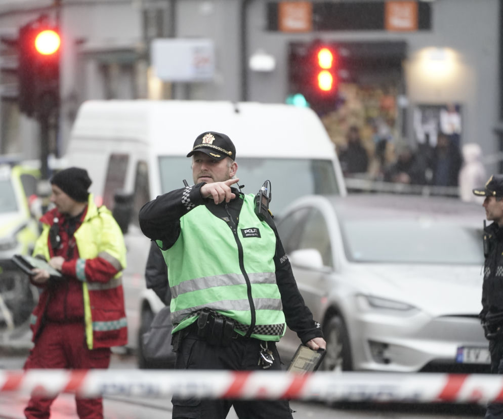 Półnagi nożownik atakował przechodniów na ulicach Oslo. Został zastrzelony 