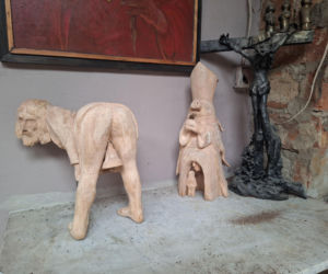 Surrealistyczne rzeźby zdobią ogród. Budzą niepokój i ciekawość