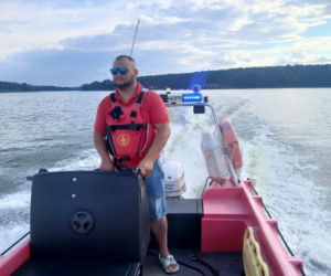 Wypadł z kajaka i zaczął dryfować. Policjanci ruszyli na ratunek, potem wyszła szokująca prawda