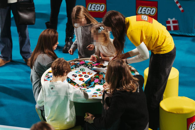 Iga Świątek bawiła się z dziećmi LEGO