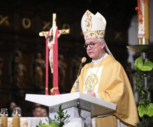 Msza za ofiary Smoleńska w Archikatedrze. Obecni Nawrocki i Kaczyńska