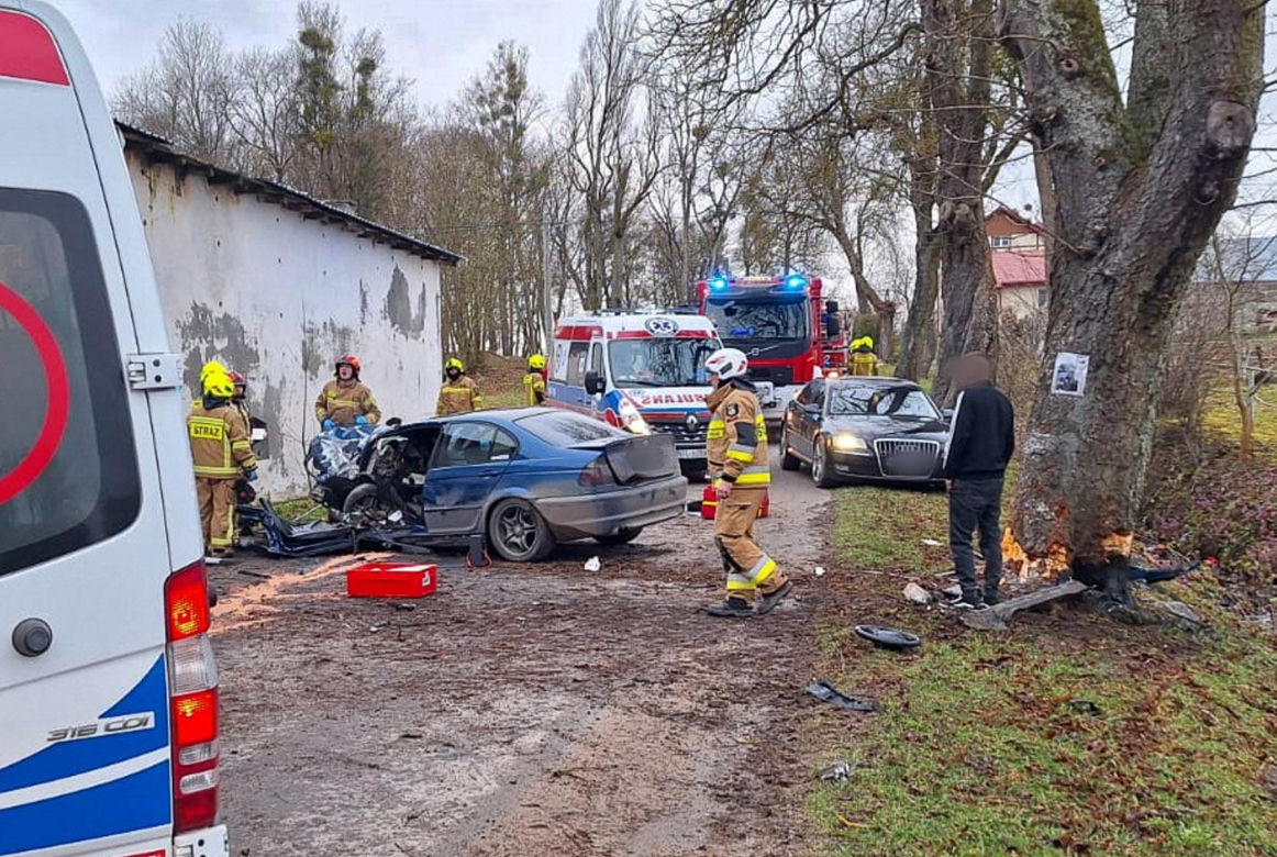 Budwity. Tragiczny wypadek. Arkadiusz zginął przez głupi zakład. Tego samego dnia zmarła jego teściowa. Z samochodu wyrwało kierownicę