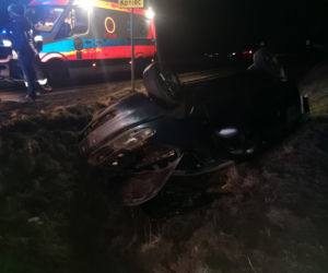 Nie dojechała do celu. Dachowanie na drodze Święciechowa-Gołanice