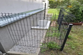 Warszawa. Szok, jakie ogłoszenie znaleźliśmy. „Kawalerka z ogródkiem”. To nie żart!