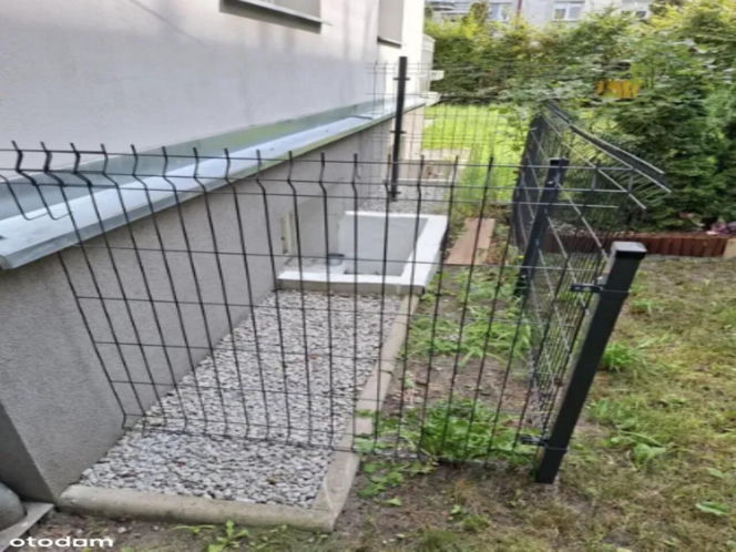 Warszawa. Szok, jakie ogłoszenie znaleźliśmy. „Kawalerka z ogródkiem”. To nie żart!