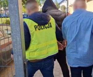 Atak na policjanta w dyskoncie w Lęborku! 27-latek włożył funkcjonariuszowi palec do oka