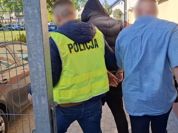 Atak na policjanta w dyskoncie w Lęborku! 27-latek włożył funkcjonariuszowi palec do oka