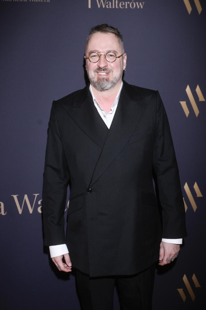 Tak na początku kariery wyglądał Piotr Kędzierski. Dziś trudno go rozpoznać na starych zdjęciach