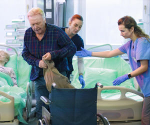 Nadchodzi „Sortownia”! Andrzej Chyra jako lekarz SOR-u w mrocznym serialu, jakiego jeszcze nie było