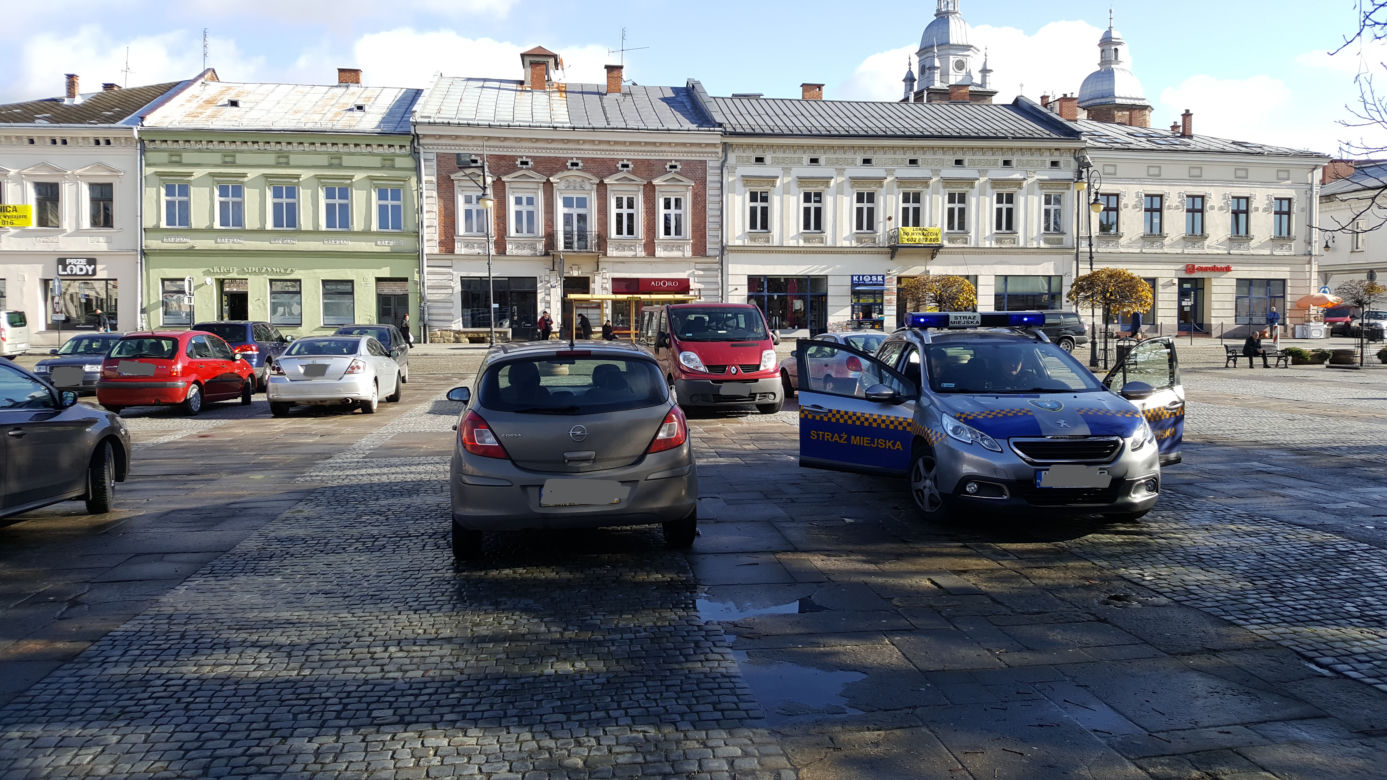 Zakaz parkowania na Rynku w Nowym Sączu
