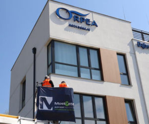 Odwiedziny z podnośnika w domu opieki