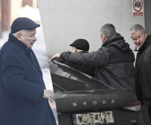 Prezes Kaczyński wyszedł ze szpitala. Przyjechali na dwa auta. Niewiarygodne, ile było tobołków do spakowania!
