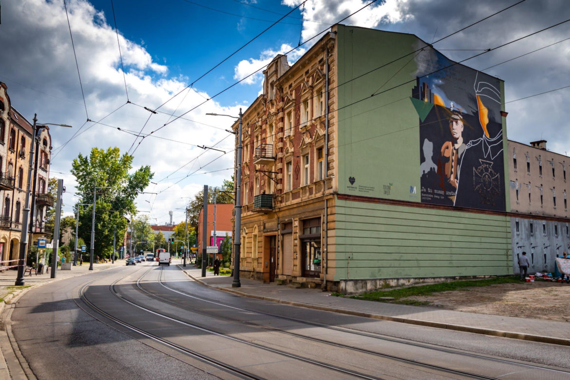 Katowice mają kolejny mural. Przy ul. Gliwickiej odsłonięto pracę poświęconą Jerzemu Lisowi