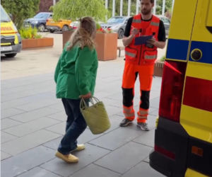 Na dobre i na złe nowy sezon na planie. Pani Jadzia (Aldona Jankowska), chłopak Matyldy (Tomasz Osica)