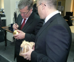 Bronisław Komorowski w redakcji Super Expressu
