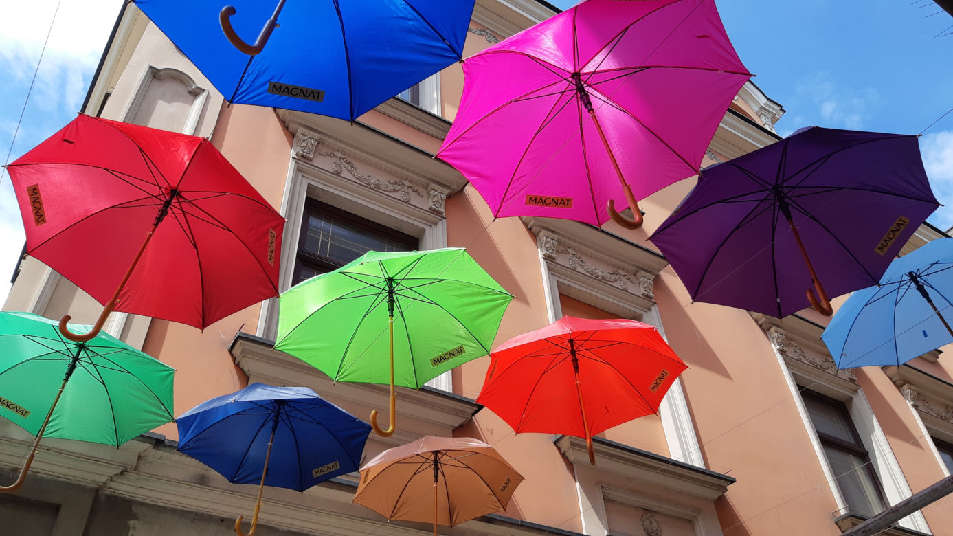 Kolorowe parasole letnią wizytówką Tarnowa