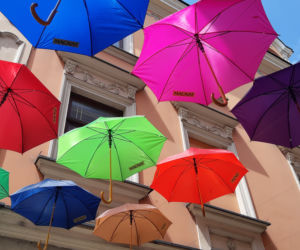 Kolorowe parasole letnią wizytówką Tarnowa