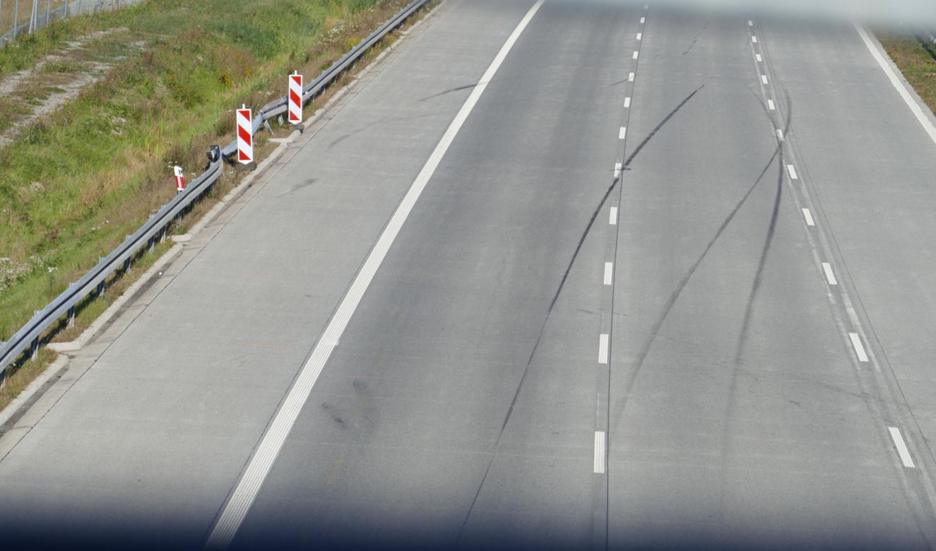 Spłonęli w swoim aucie, bo staranował ich pirat z BMW