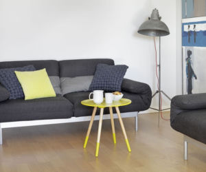 Grafitowy salon w minimalistycznym stylu
