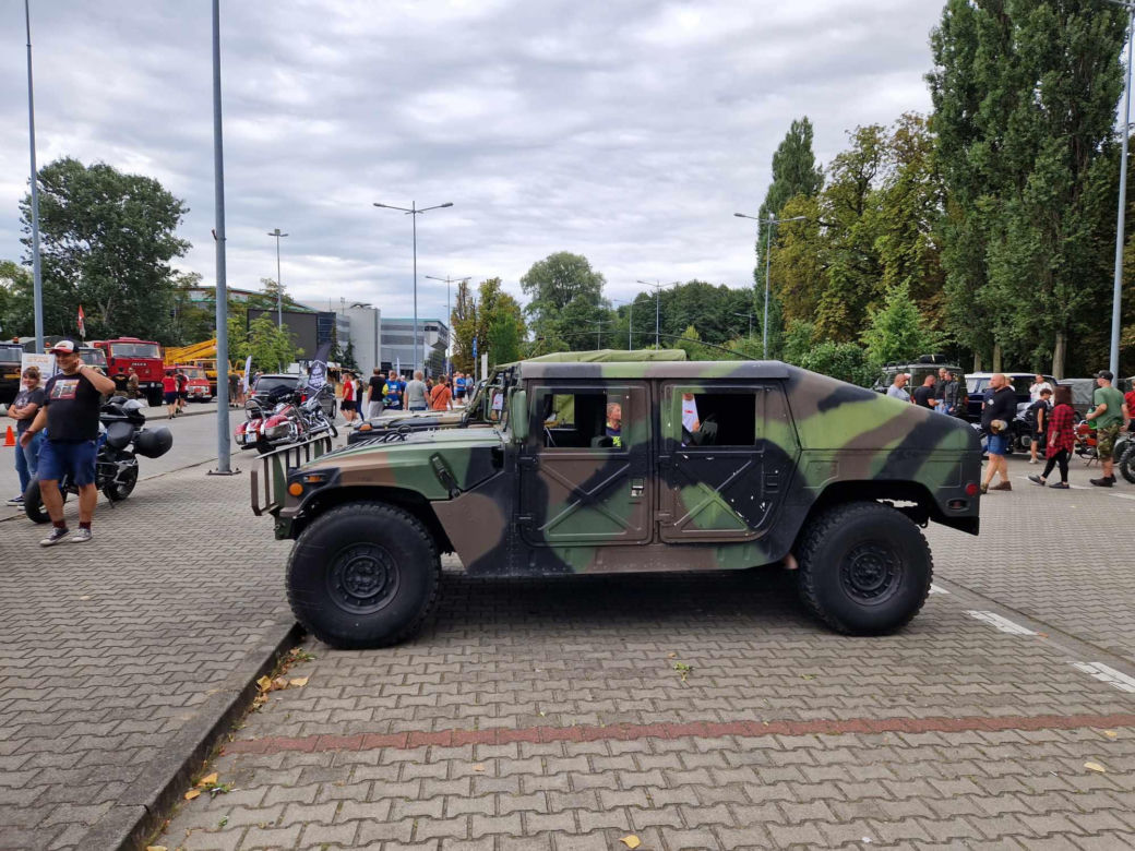 Oglądaliśmy w Bydgoszczy zabytkowe STAR-y. Wyjątkowe samochody ruszyły w Polskę