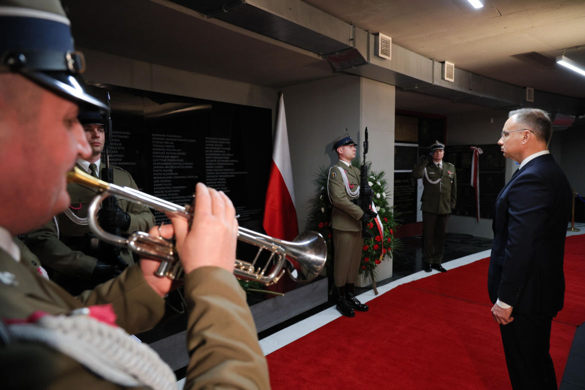 Prezydent upamiętnił ofiary katastrofy smoleńskiej