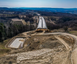 Najwyższa estakada w Polsce powstaje na S19 Babica Jawornik. Na plac budowy prowadzą serpentyny